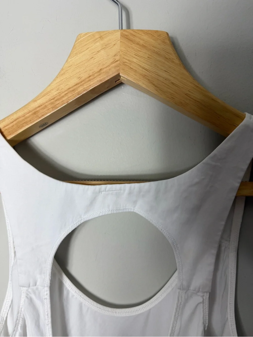 Lululemon White Open Back Tank Top Sleeveless shirt size small 732